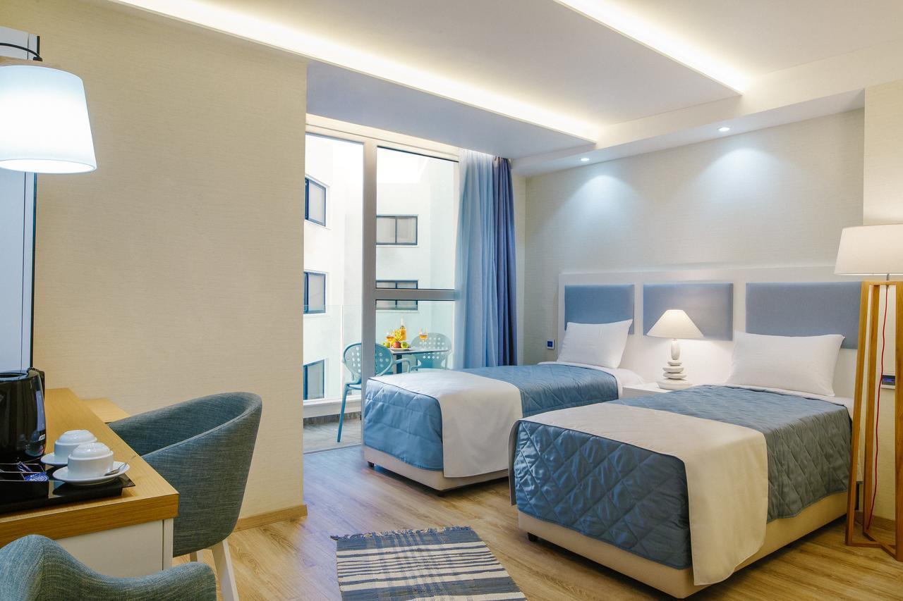 Qbic City Hotel Larnaca Exterior photo